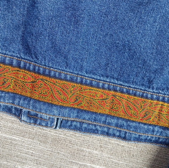 Vintage Studio Ease Lightweight Denim Jacket Embellished w/ Ribbon Edges size 8 - Picture 11 of 15